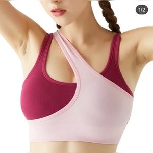 ❌❌SOLD❌❌NWT twist front Sports Bra